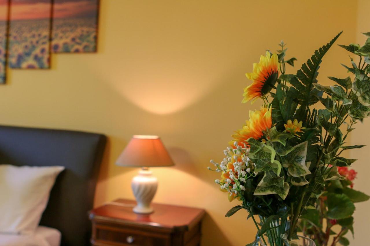 Spighe Paglia E Girasole Bed and Breakfast Candia Canavese Eksteriør billede